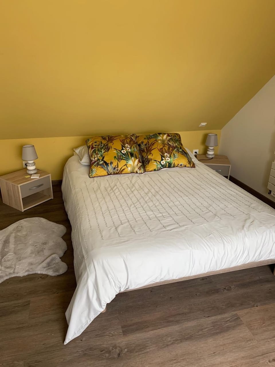 Maison équipée dans un beau et vaste jardin, à 10 mn du circuit des 24H00 Apartment in Pays de la Loire