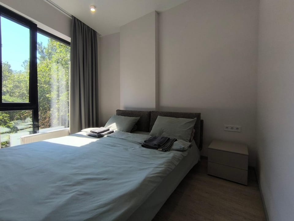 Bed, Bedroom, towels