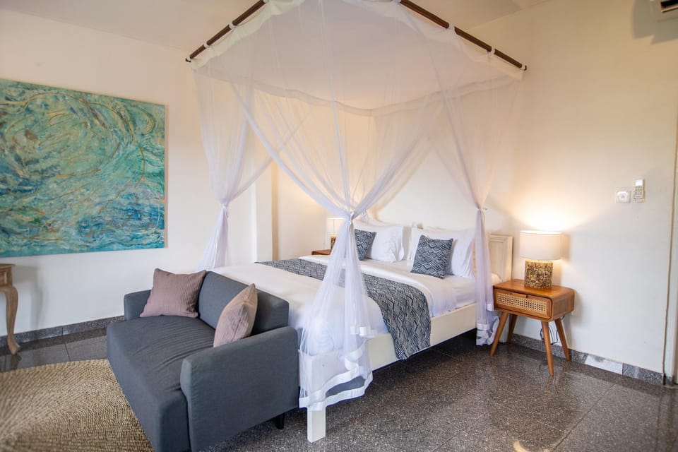 Bed, Living room, Photo of the whole room, Bedroom