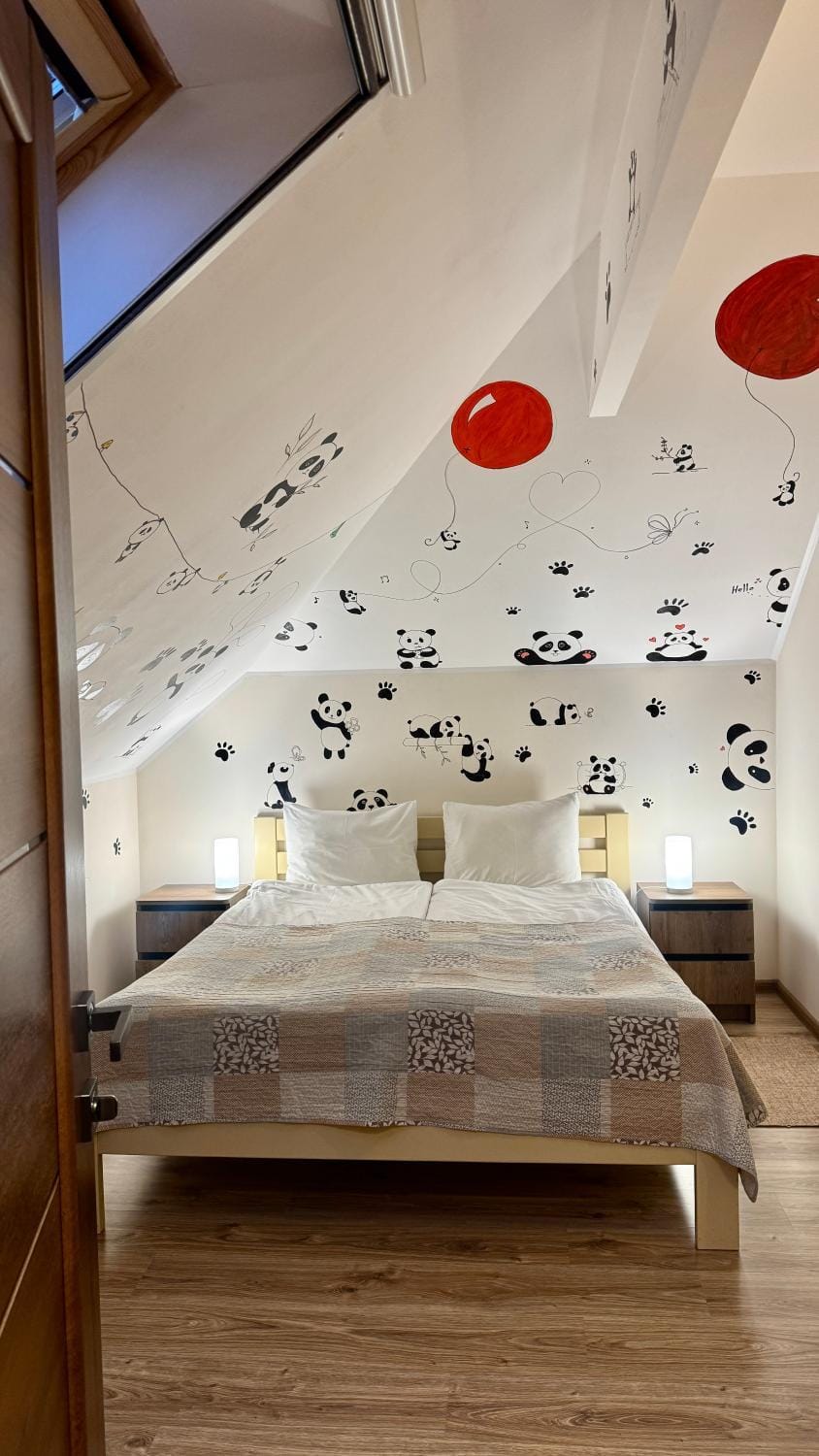 Bed, Photo of the whole room
