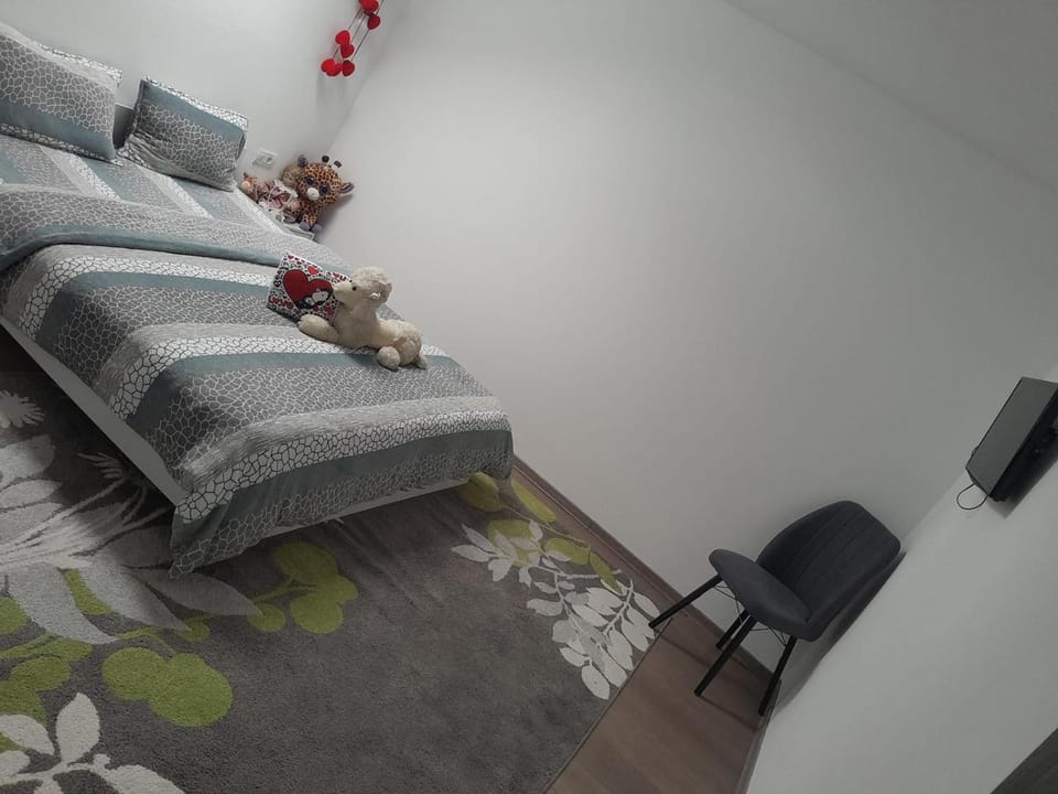 Vila Maria, sunt 2 camere si un living mare cu 2 canapele care se fac paturi matrimoniale se inchiriaza toata vila 150 lei de persoana copii au gratuita cazarea Villa in Romania