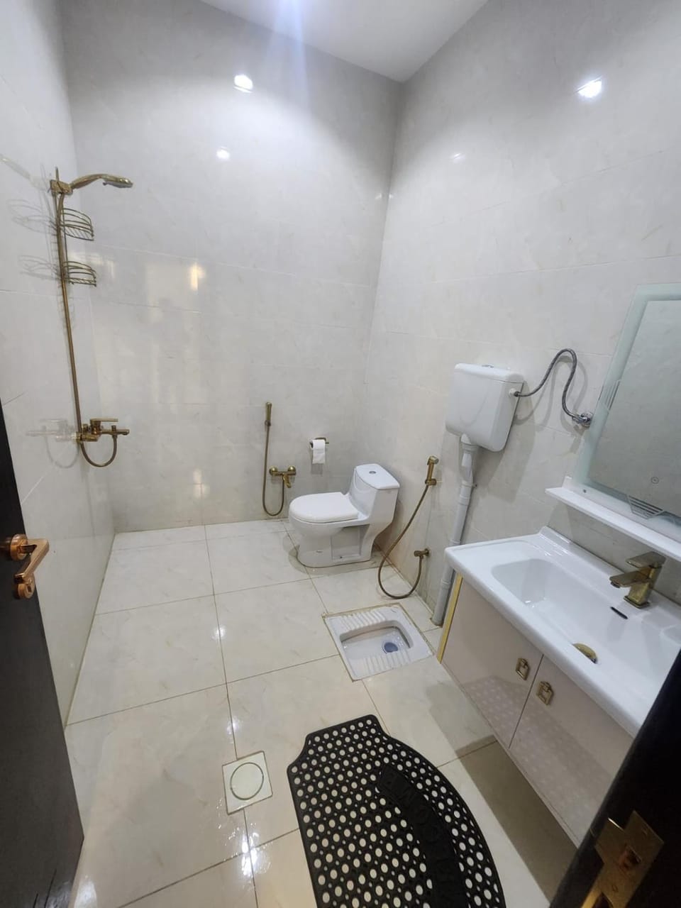 شقق خاصة منوعة غرفتين وصالة وغرفة وصالة واستديو مع جلسة خارجية Apartment in Saudi Arabia