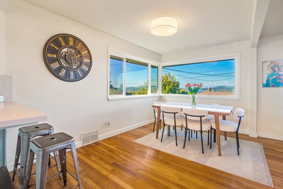 Natural landscape, Seating area, Dining area
