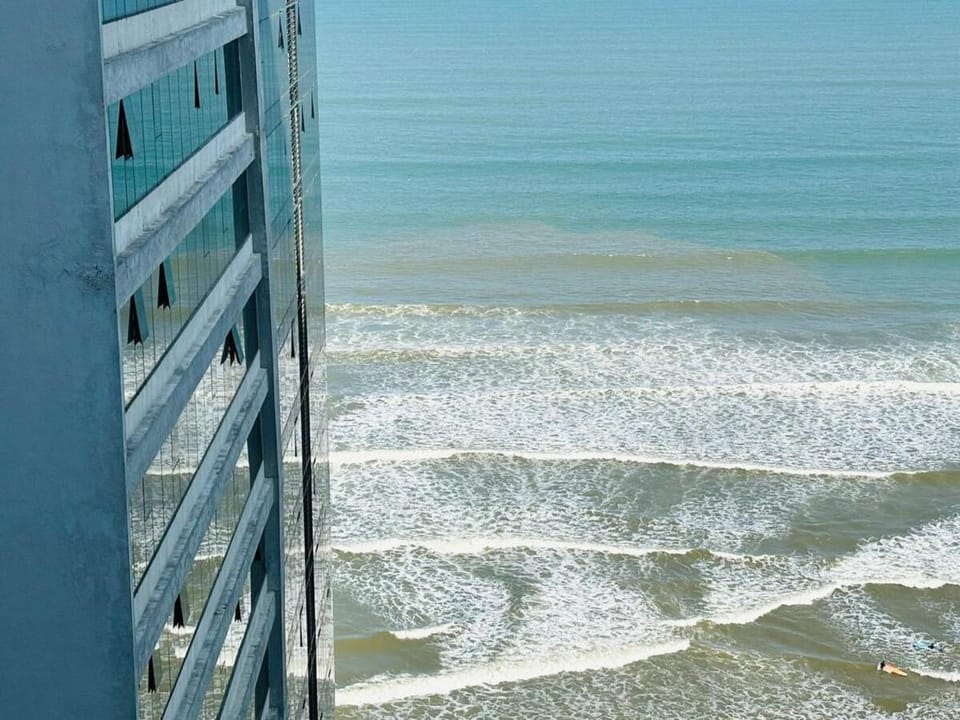 1 Spacious Bedroom Ocean view and 1 sofa bed, 66m2 Apartment in Da Nang