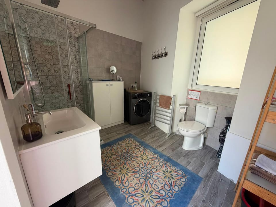 Shower, Toilet, Bathroom