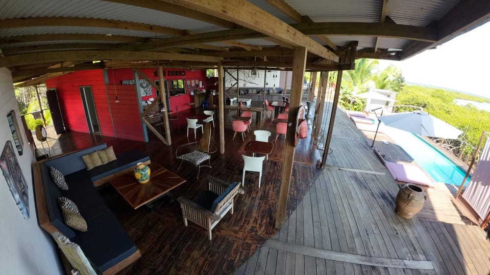 Restaurant/places to eat, Balcony/Terrace