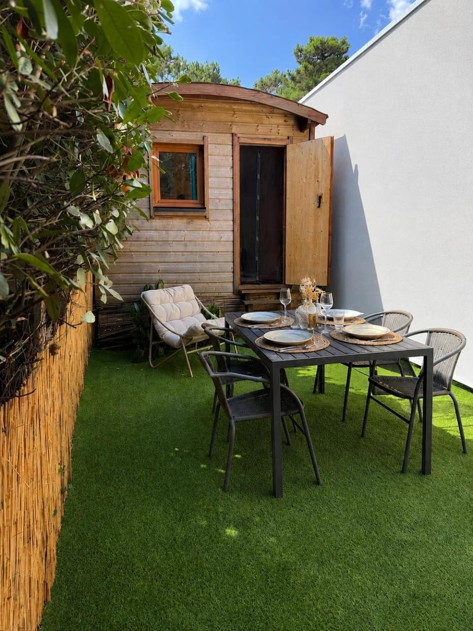 Patio, Garden, Dining area, Garden view