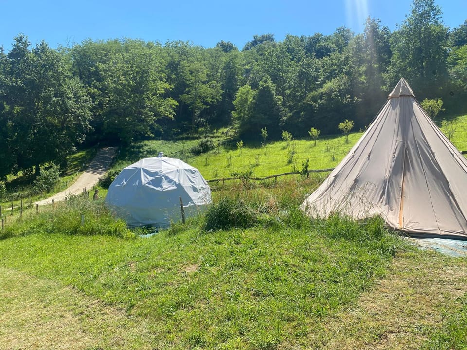 Igloo, Lodge et Tipi confortable Luxury tent in Occitanie