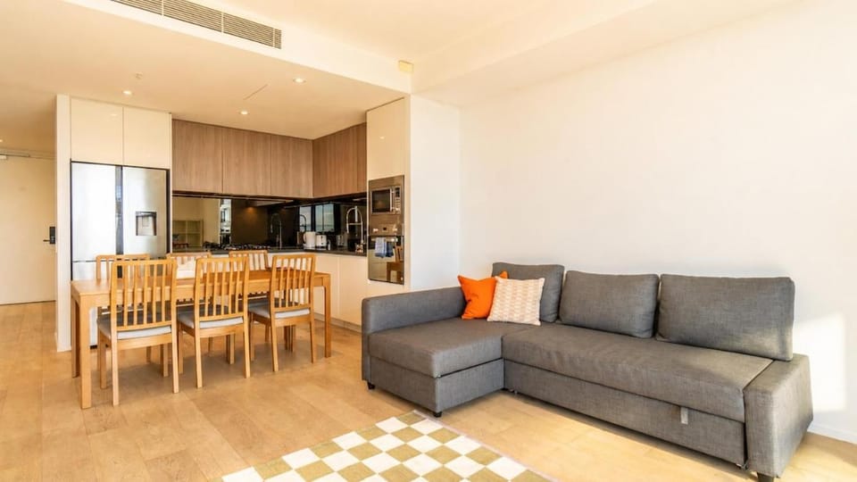 North-Facing 3BR with City Views & Parking Apartment in Mascot