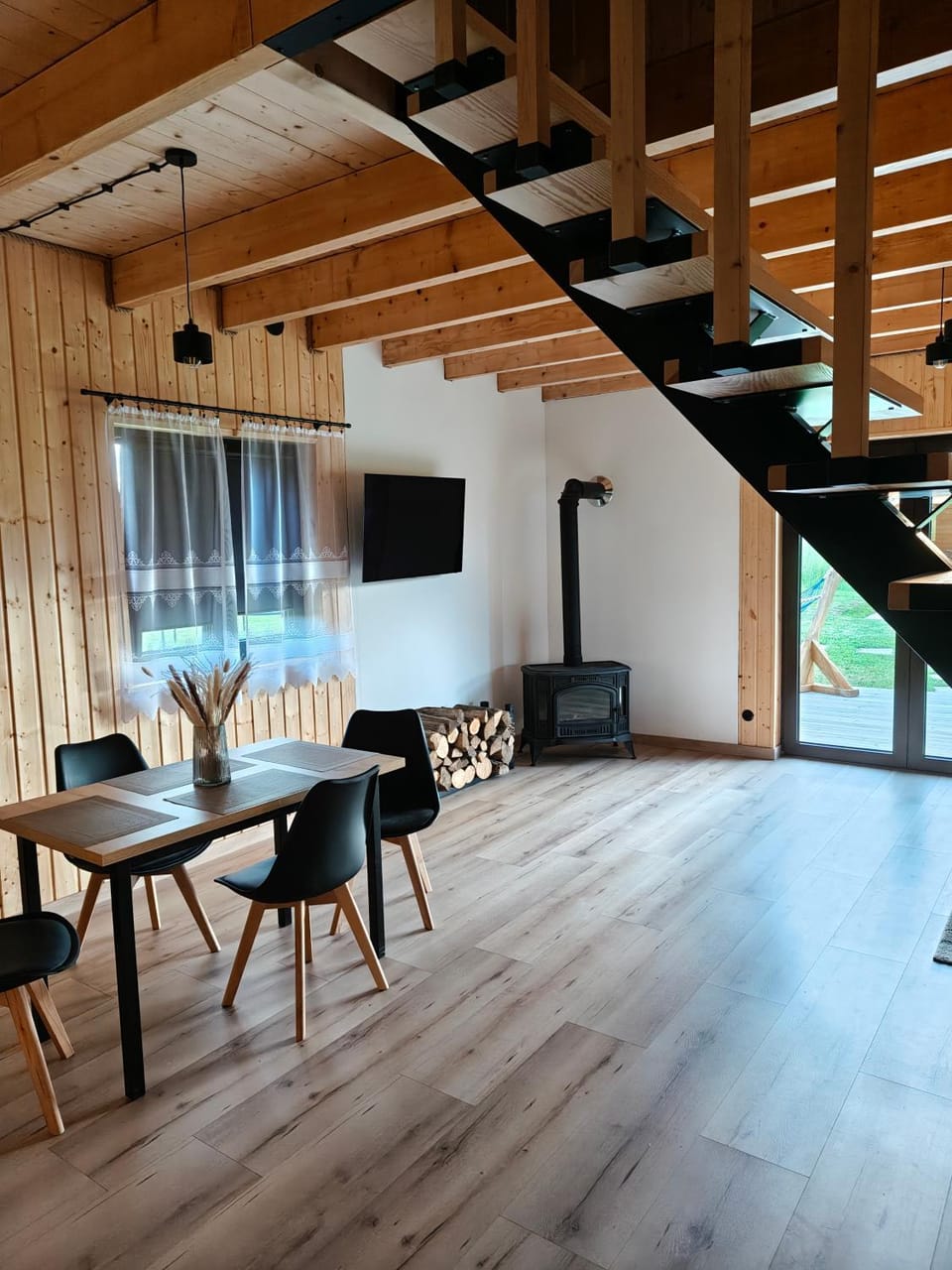 TV and multimedia, Living room, Dining area
