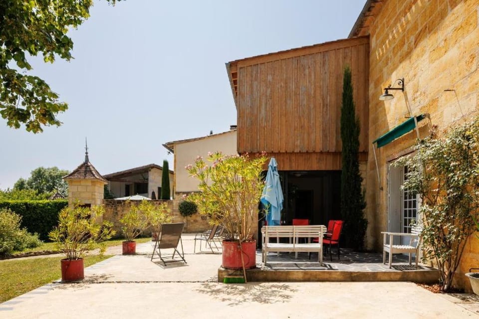 Une parenthèse de charme avec grand jardin House in Nouvelle-Aquitaine