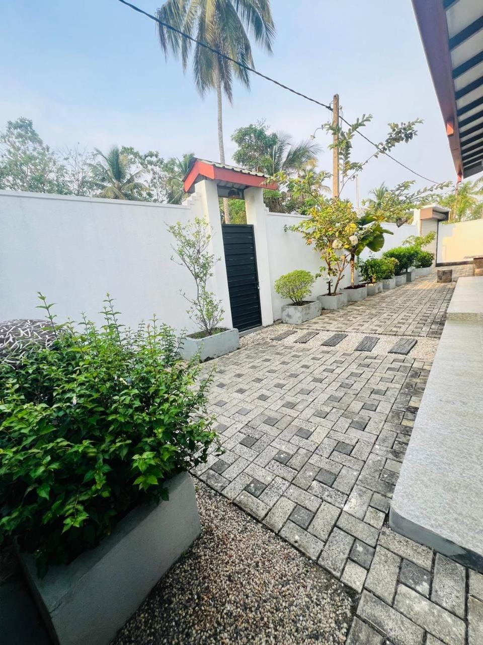 White house Apartment in Western Province