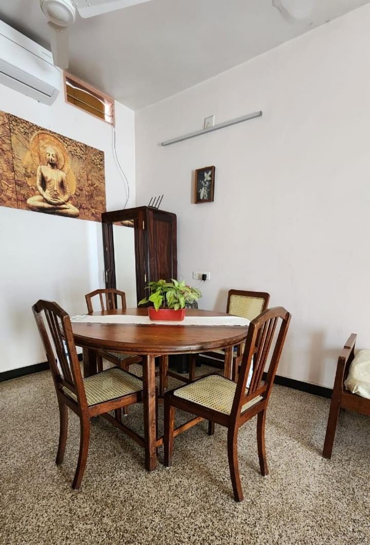 Living room, Seating area, Dining area, air conditioner