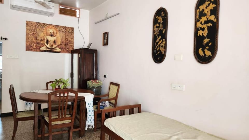 Living room, Seating area, Dining area, air conditioner