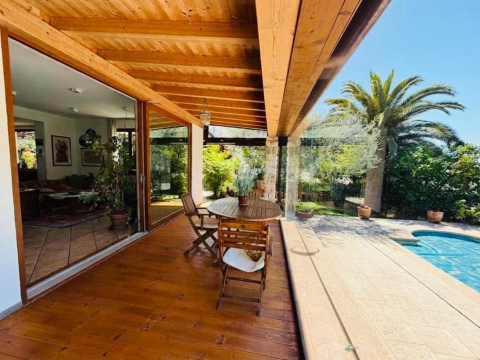 Property building, Patio, Garden, Balcony/Terrace, Dining area, Pool view