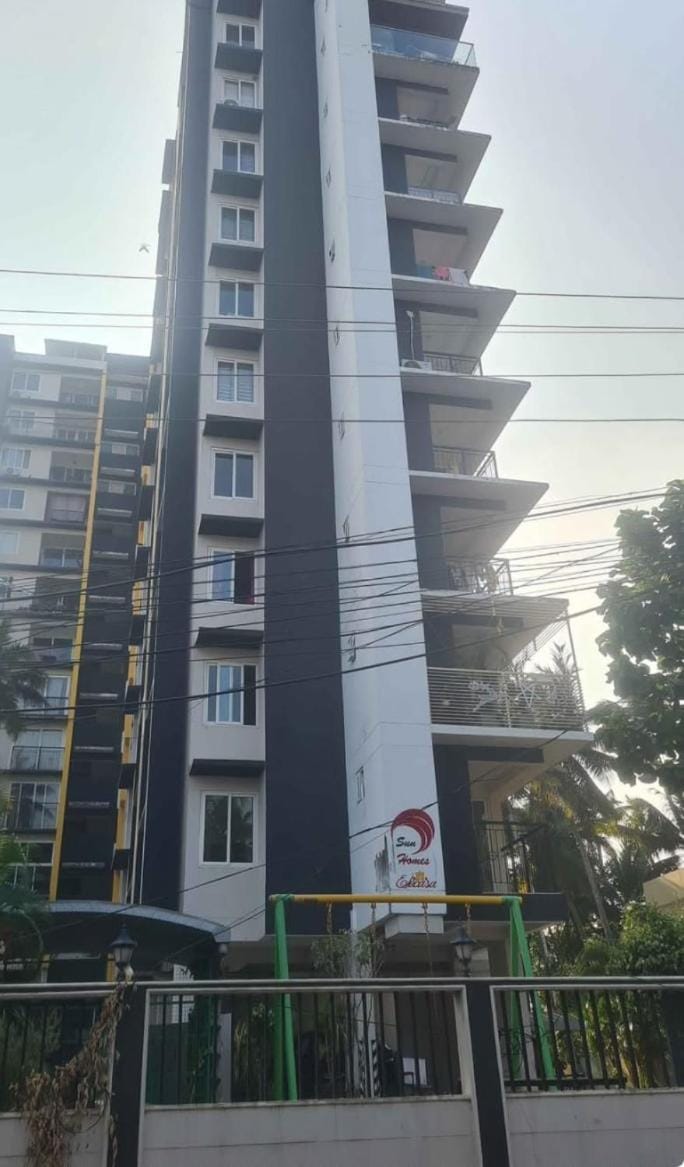 Furnished 3 bedroom flat near lulu mall and KIMS Apartment in Thiruvananthapuram