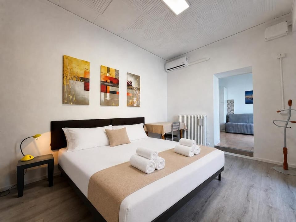 Bed, Photo of the whole room, Bedroom, towels, air conditioner