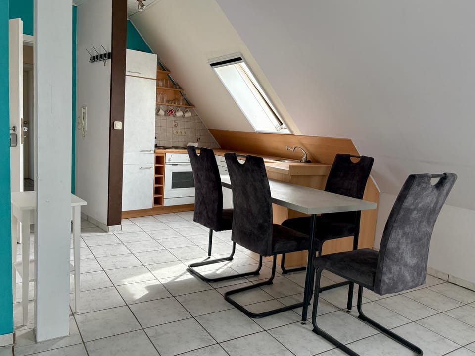 Kitchen or kitchenette, Seating area, Dining area
