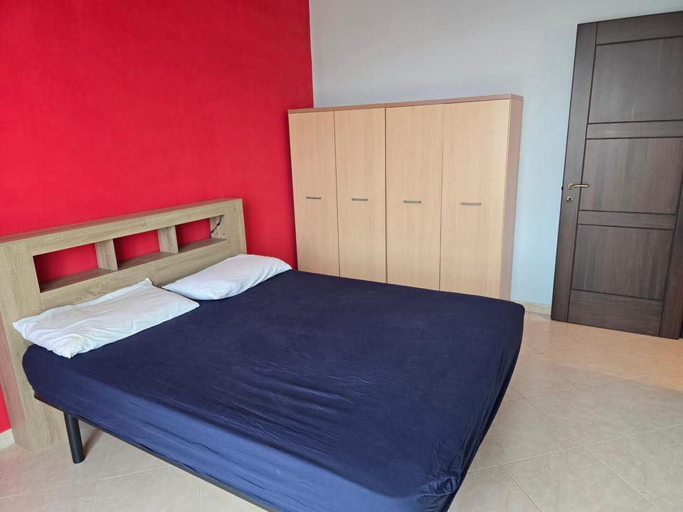 Bed, Photo of the whole room, Bedroom, wardrobe