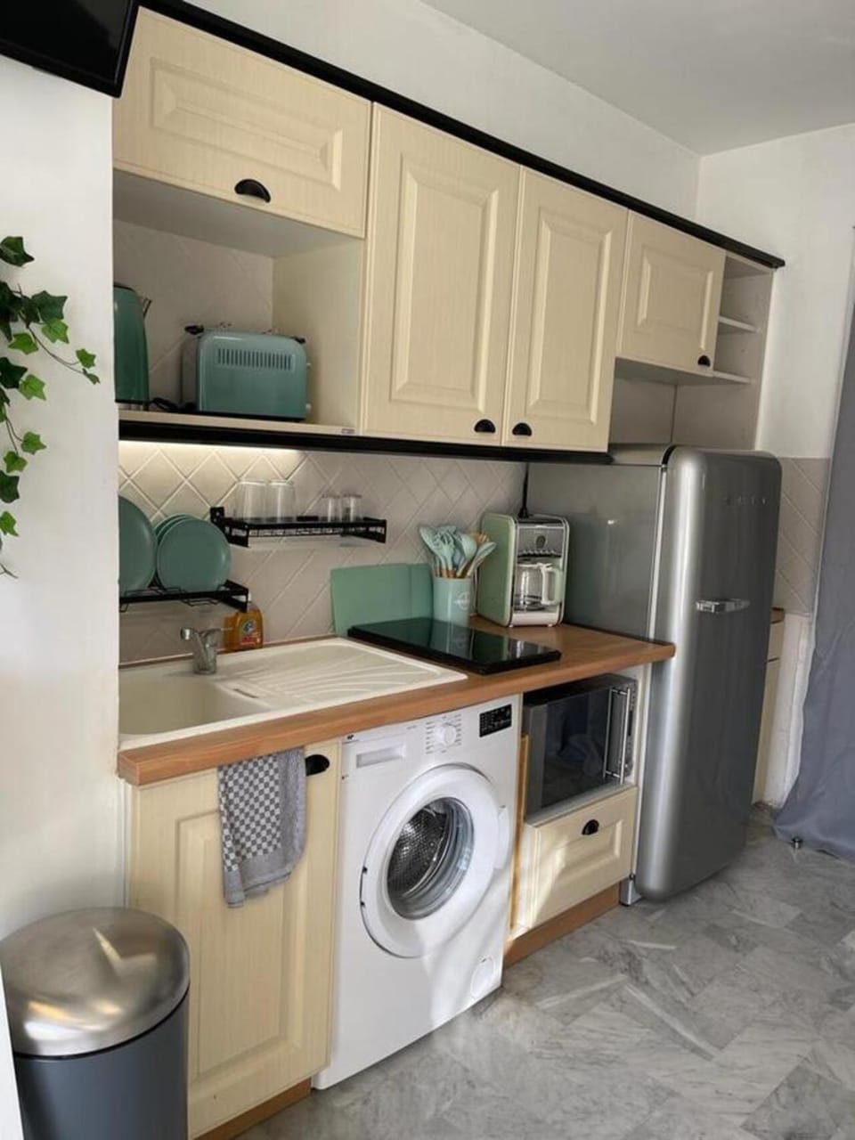 Studio à 300m Plage Clim Wifi Proche Gare Apartment in Cagnes-sur-Mer