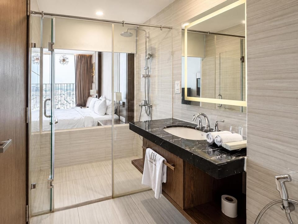 Shower, Bed, towels