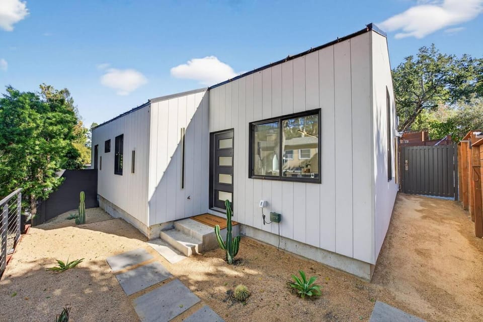 Stay Alpha Home • Luxury Modern Living House in Emerald Hills