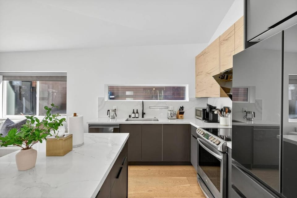 Stay Alpha Home • Luxury Modern Living House in Emerald Hills