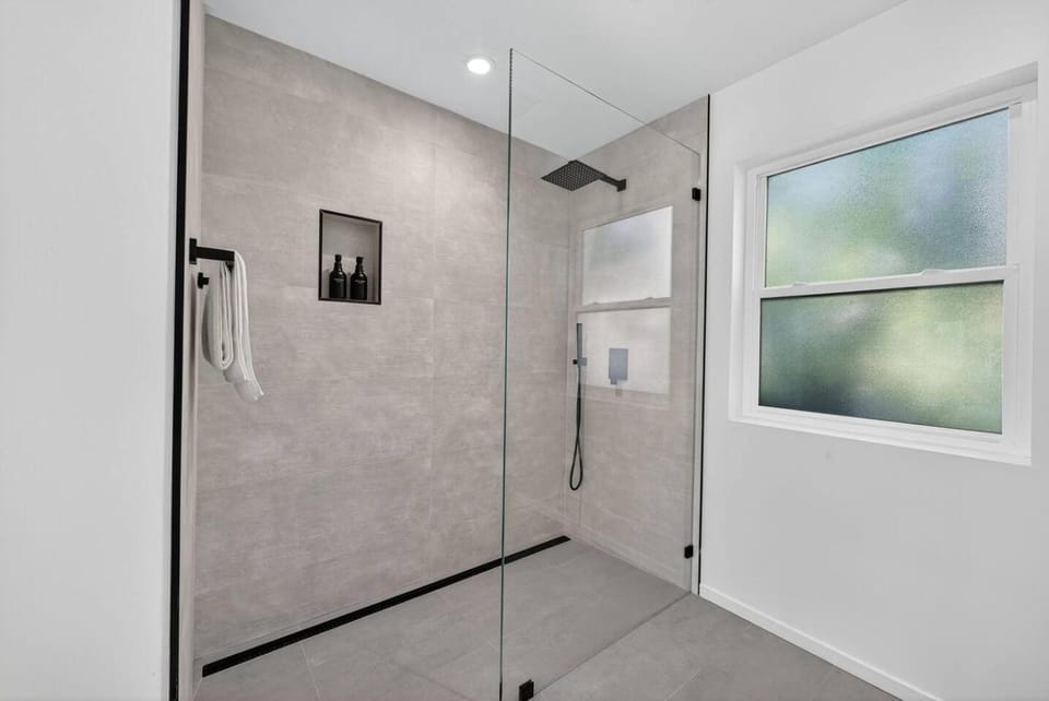 Stay Alpha Home • Luxury Modern Living House in Emerald Hills