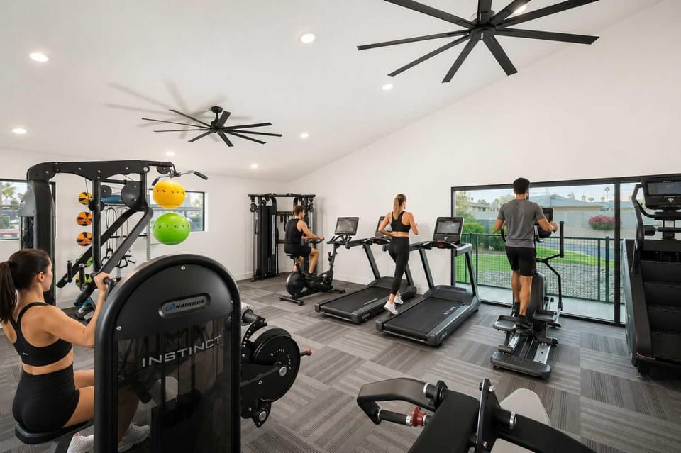 Sunny Scottsdale Retreat with Pool Gym & Parking Apartment in Scottsdale