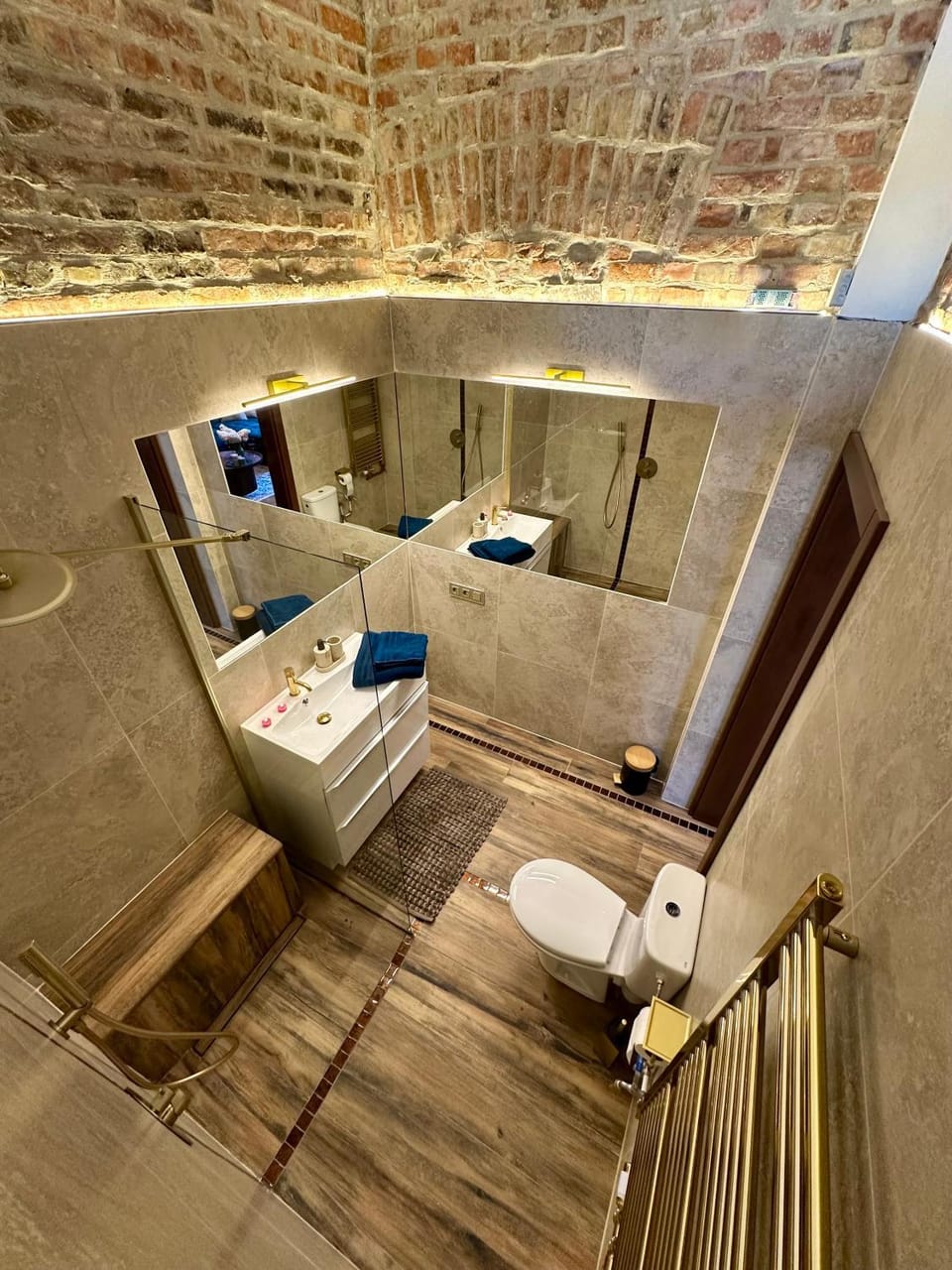 Toilet, Bathroom, towels