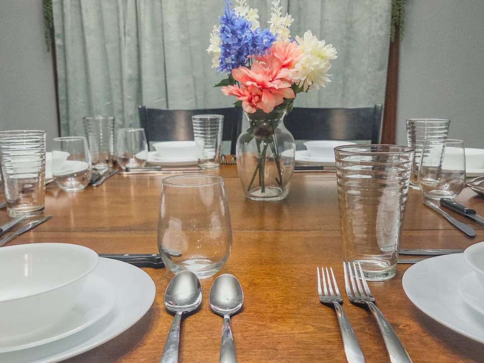 Food and drinks, Dining area, Food