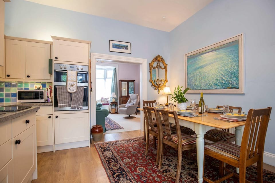 Kitchen or kitchenette, Living room, Seating area, Dining area, dishwasher, oven, stove