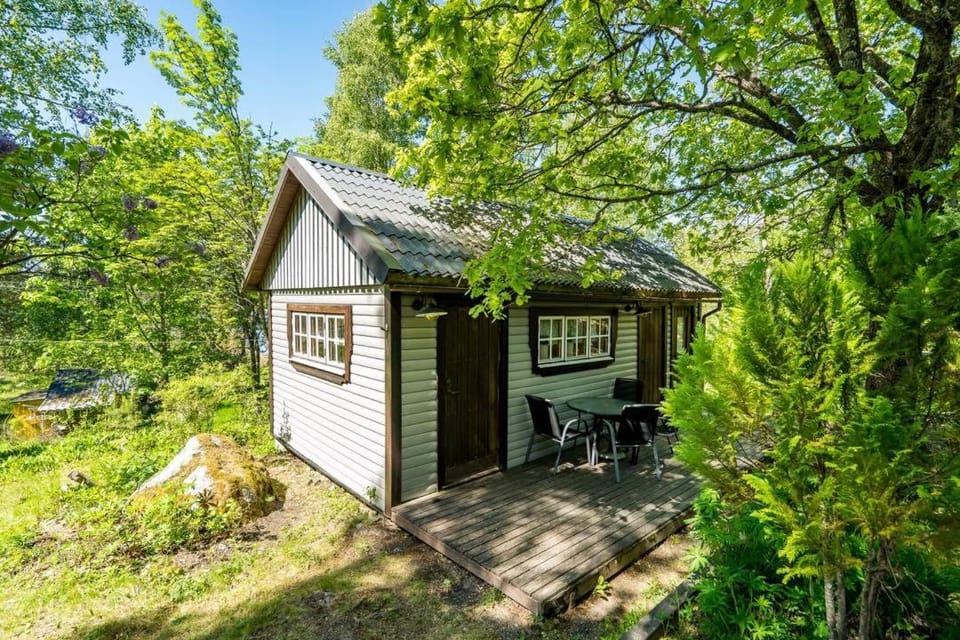 Summer cottage by a peaceful lake House in Sweden