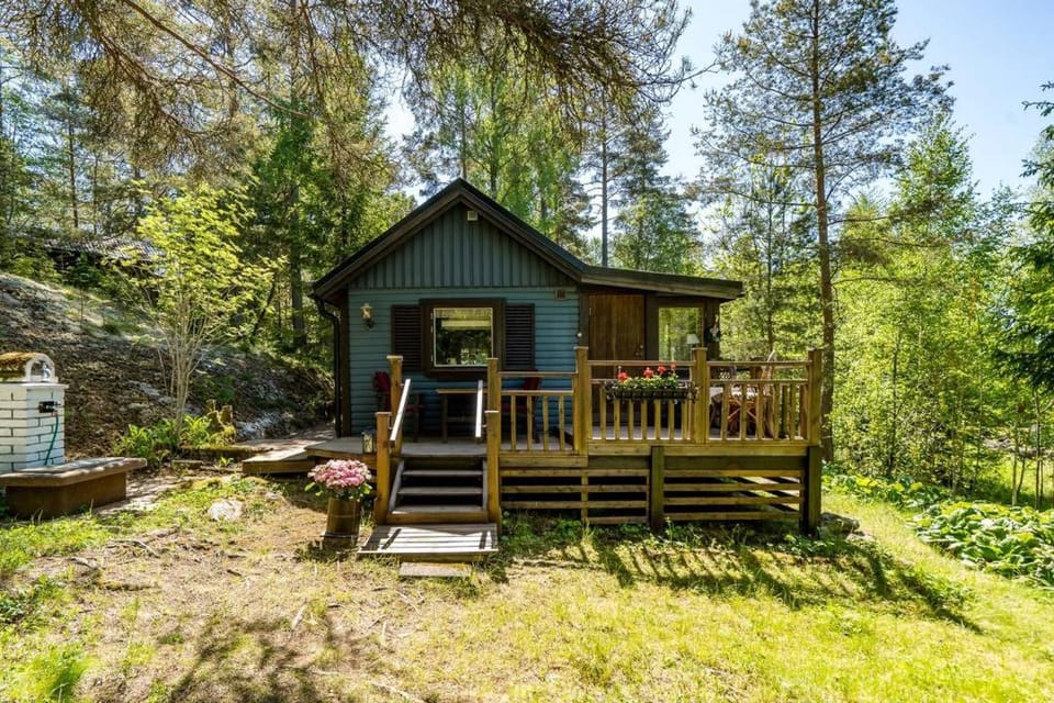 Summer cottage by a peaceful lake House in Sweden