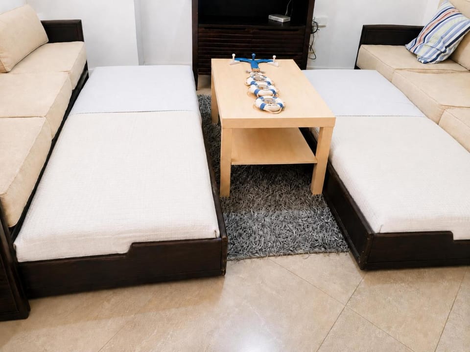 Bed, Living room