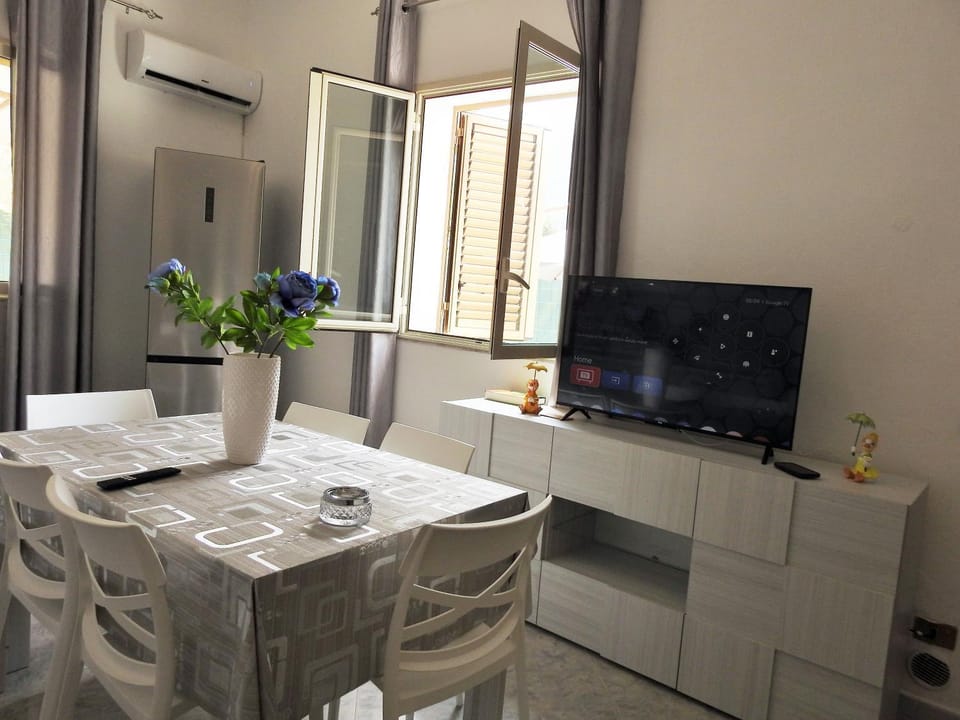 TV and multimedia, Dining area, air conditioner