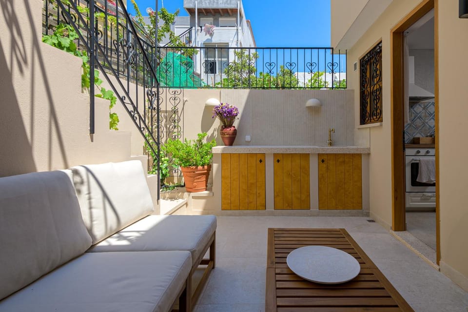 Patio, Balcony/Terrace, Seating area