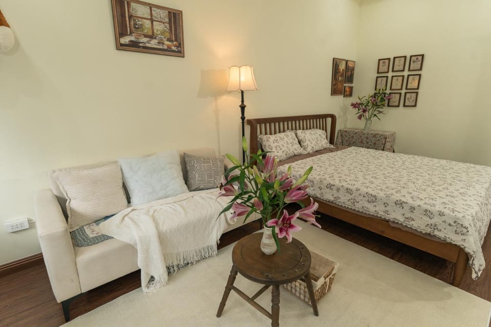 Bed, Photo of the whole room, Seating area