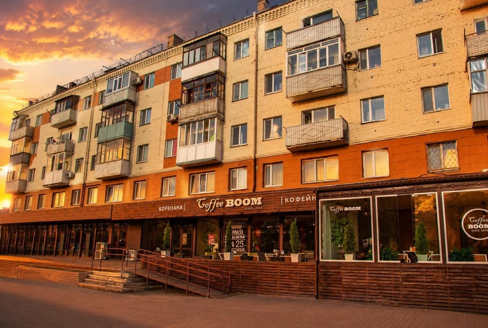 Property building, Neighbourhood, Location