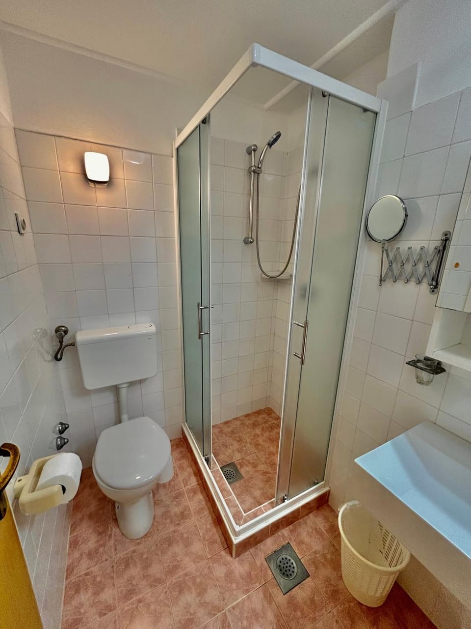 Shower, Toilet, Bathroom, towels