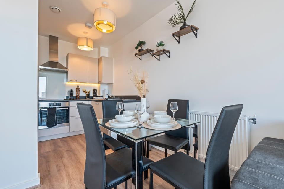 Coffee/tea facilities, Kitchen or kitchenette, Living room, Seating area, Dining area