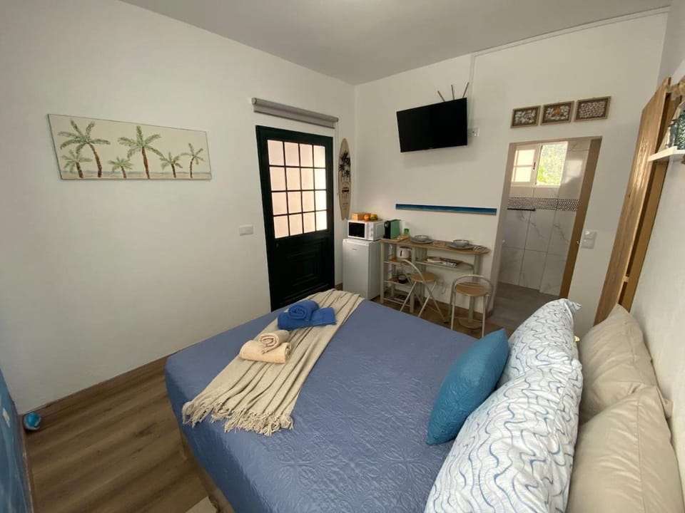 Beach Vibes Room Bed and Breakfast in Madeira District
