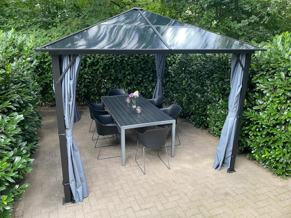 Garden, Dining area