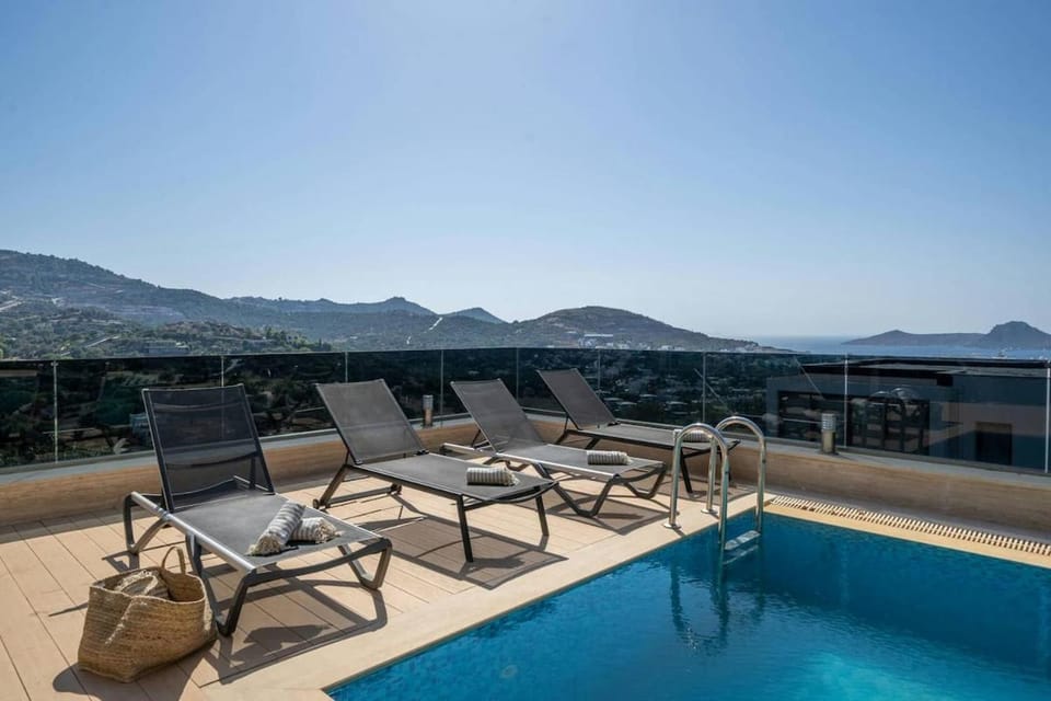 View (from property/room), Mountain view, Swimming pool