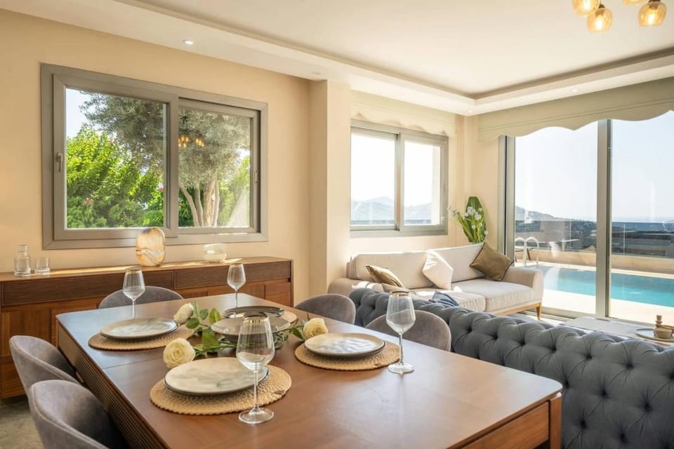 Living room, Seating area, Dining area
