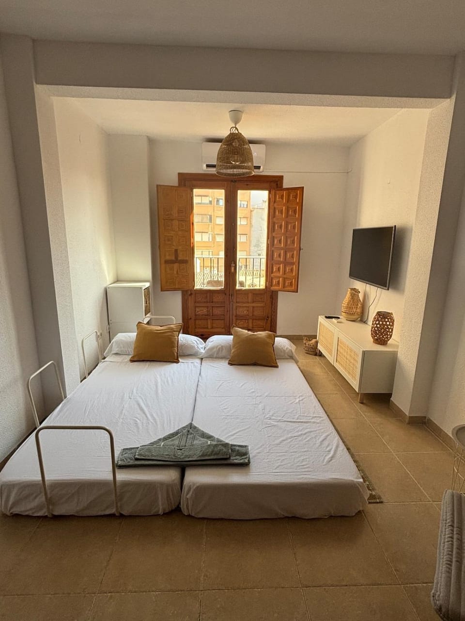 Bed, Living room