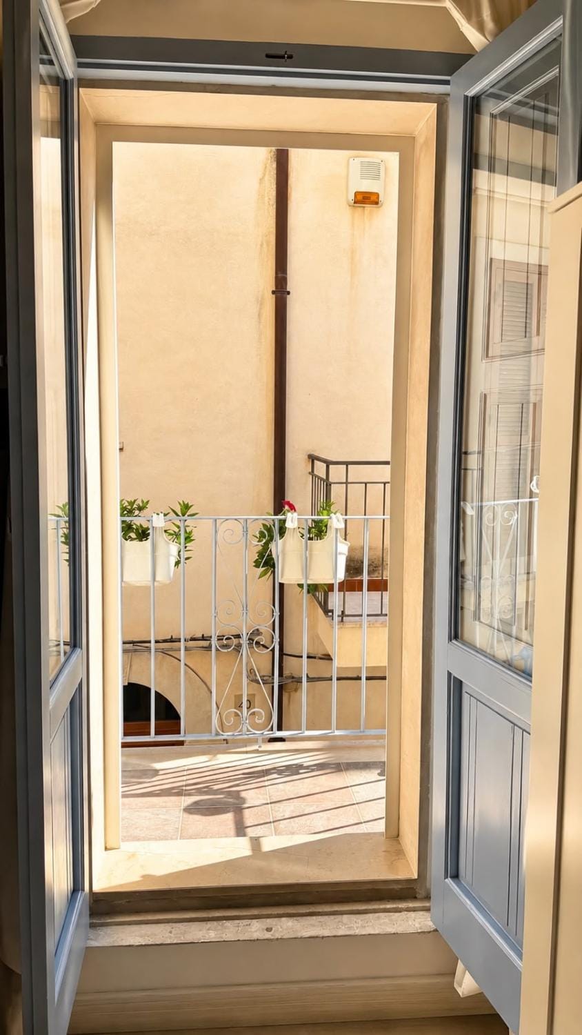 View (from property/room), Balcony/Terrace, Bedroom