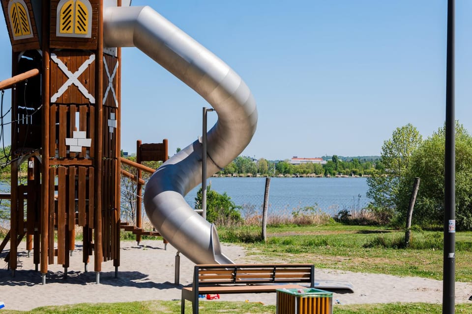 Lakeside Apt with B'fast, Bp 10min Apartment in Hungary