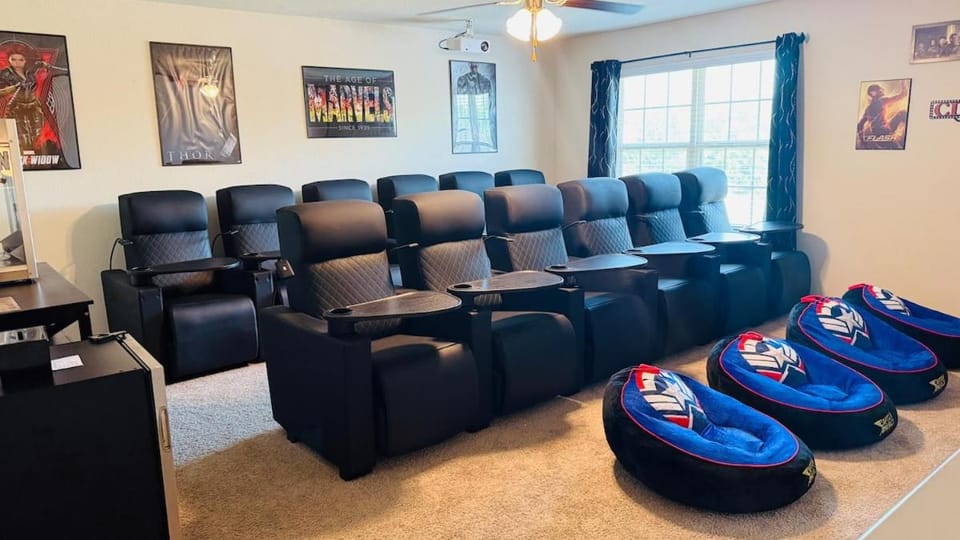 5BR Family Retreat with Swim Spa, Theater and Fire Pit House in Ennis