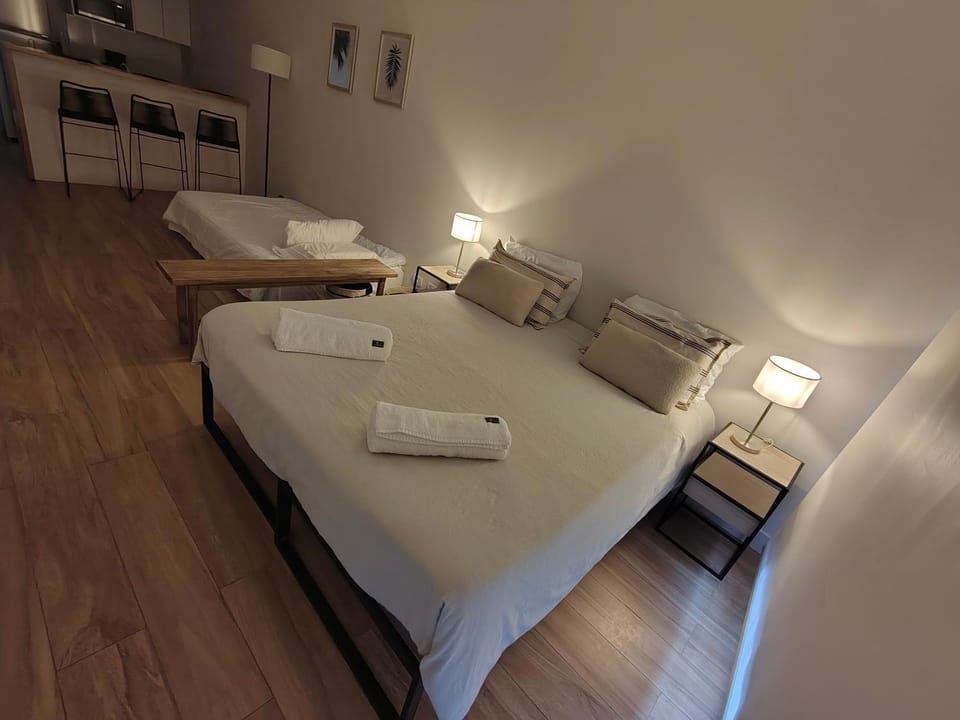 Bed, Bedroom, towels